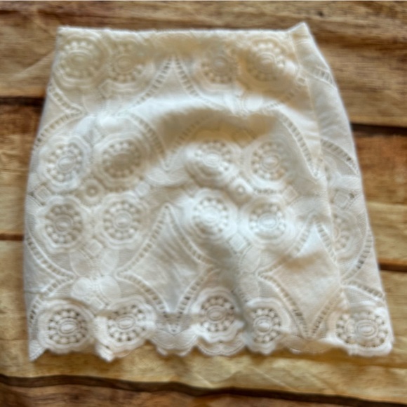 Women’s Abercrombie & Fitch Lined Lace Skirt Size 0 - Picture 3 of 12